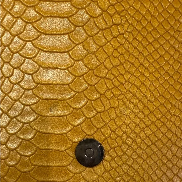 Elegant Mustard Yellow Snake-Embossed Women's Bag - Picture 5 of 7